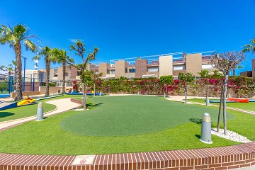 STOR MODERN LÄGENHET MED TRÄDGÅRD I SÖDERLÄGE - PRIVAT PARKERING I KÄLLAREN OCH FÖRRÅD - HÄRLIGT POOLOMRÅDE OCH PADDELBANA - Lotus Properties