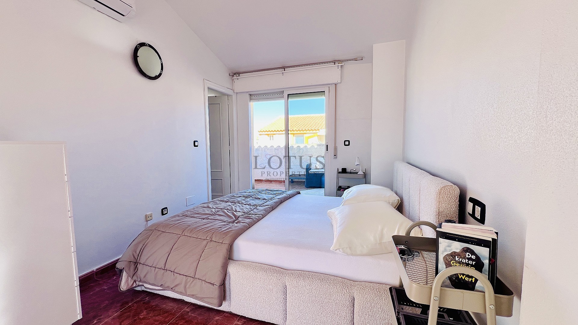 Charmigt radhus med tre sovrum och gemensam pool – nära allt du behöver! - Lotus Properties