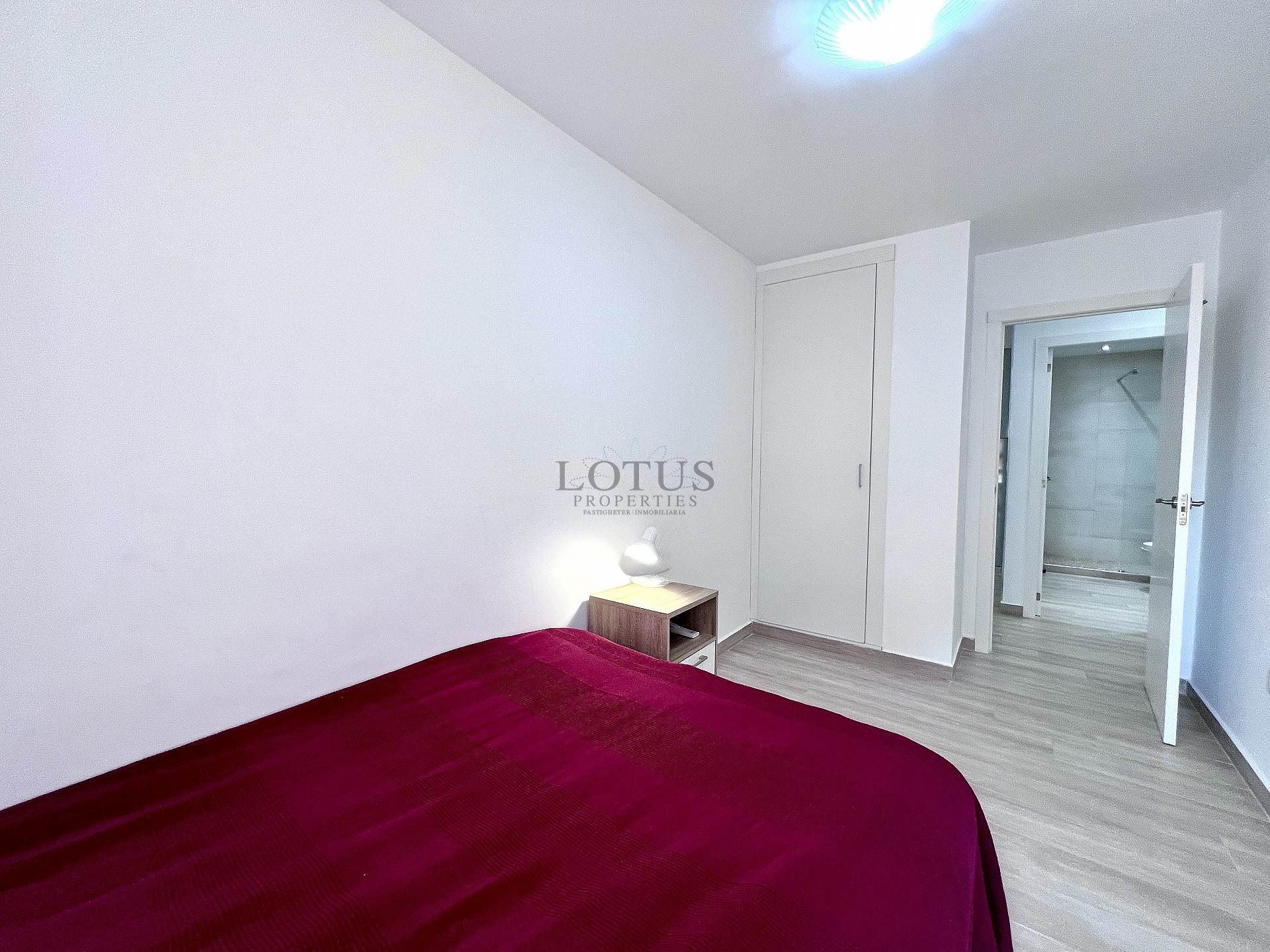 FANTASTISK LÄGENHET 30 METER TILL HAVET - Lotus Properties